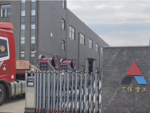 2臺PEW400x600歐版鄂破發(fā)往上海臨港貨運站