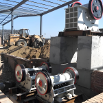 顎式破碎機是破碎生產線的沖關設備