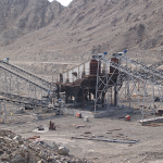 振動篩篩箱開裂、橫梁斷裂原因及改進方法